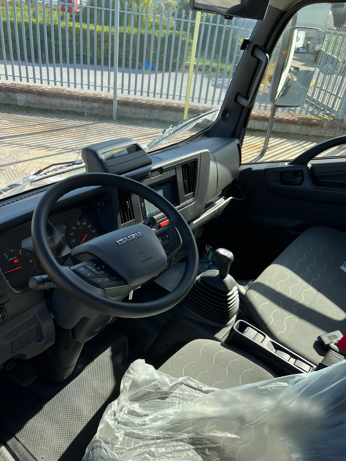 Isuzu M27 Generation 2 – foto 6