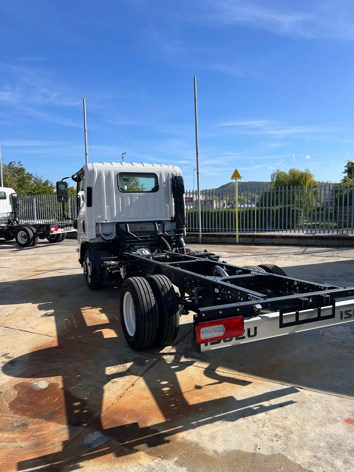 Isuzu M27 Generation 2 – foto 4